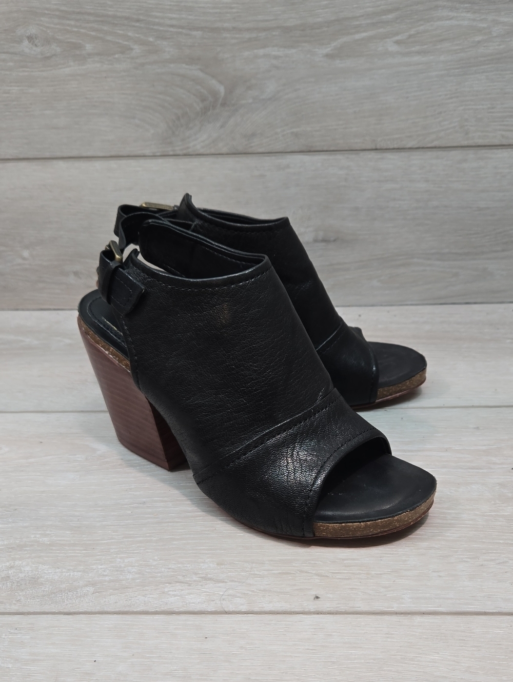 Isola Women Black Open-Toe Leather Block Heel Sandals Shoes Sz 6